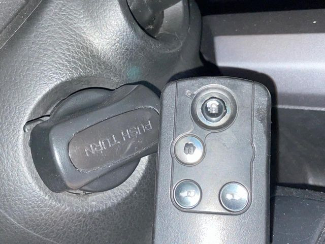 �yHonda�X�}�[�g�L�[�z�J�o����|�P�b�g�ɓ��ꂽ�܂܂ł��h�A�̎{���E�������\�ȃX�}�[�g�L�[�𑕔��B�G���W���̃I���E�I�t�����J�M�����o���K�v����������Ƃ��Ă��֗��ł���