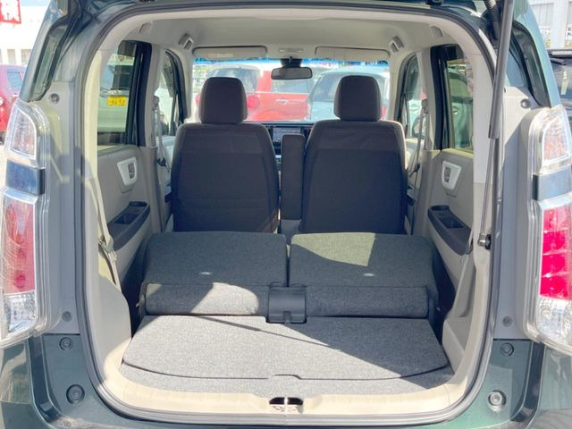 ���i�̂���������ʋ΁A���}���ɏ\���ȉ׎��X�y�[�X���m�ۂ��Ă���܂��B�Z�J���h�V�[�g��|���ƁA�傫�ȉו��̐ύڂ��\�ł���