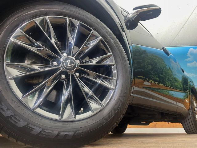 �y����18�C���`�A���~�z�C�[���z�O�ςɃ}�b�`���������A���~�z�C�[���𑕒����Ă���܂��B�e��ЊO�A���~�z�C�[����A�X�^�b�h���X�^�C�����戵�����Ă���܂��B���񂲑��k����������