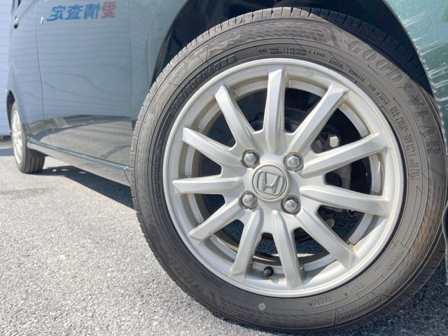 �y�����A���~�z�C�[���z�O�ςɃ}�b�`���������A���~�z�C�[���𑕒����Ă���܂��B�e��ЊO�A���~�z�C�[����A�X�^�b�h���X�^�C�����戵�����Ă���܂��B���񂲑��k����������