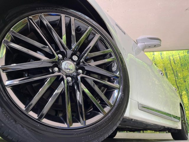 �y�O���[�h��p����18�C���`�A���~�z�C�[���z�f�U�C�����̍��������A���~�z�C�[���𑕒����Ă���܂��B�e��ЊO�A���~�z�C�[����A�X�^�b�h���X�^�C�����戵�����Ă���܂��B���񂲑��k����������