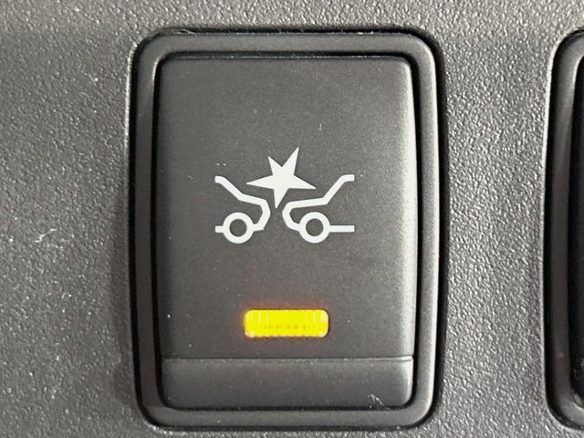 �y�G�}�[�W�F���V�[�u���[�L�z���s���ɑO���̎ԗ�����F�����A�Փ˂������Ȏ��͌x��ƃu���[�L�ŏՓˉ���Ɣ�Q�y�����A�V�X�g�B�����S�Ƀh���C�u�����y���݂��������܂��B