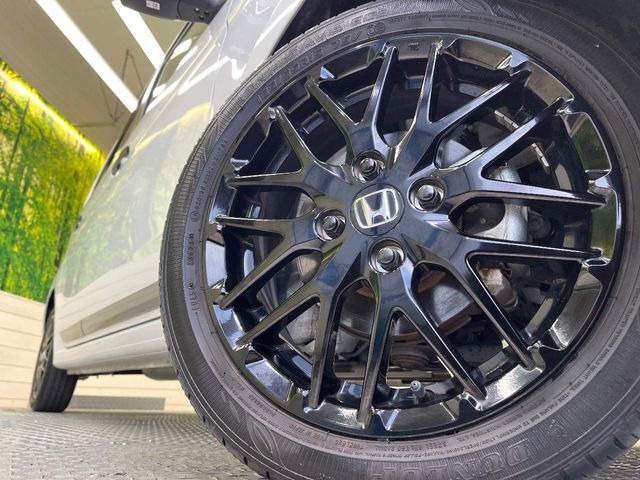 �y����15�C���`�A���~�z�C�[���z�O�ςɃ}�b�`���������A���~�z�C�[���𑕒����Ă���܂��B�e��ЊO�A���~�z�C�[����A�X�^�b�h���X�^�C�����戵�����Ă���܂��B���񂲑��k����������