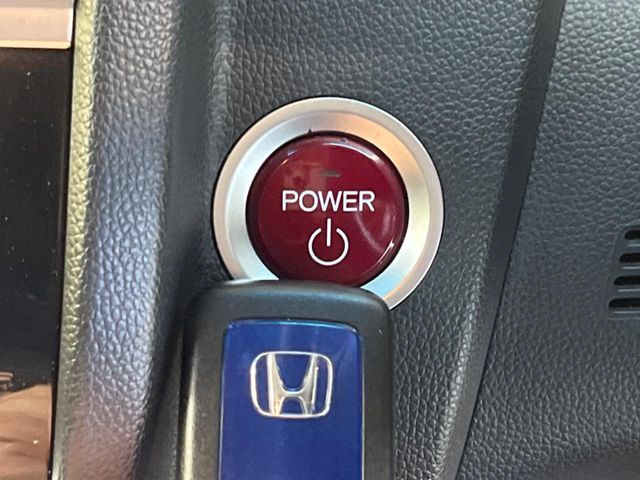 �yHonda�X�}�[�g�L�[�z�J�o����|�P�b�g�ɓ��ꂽ�܂܂ł��h�A�̎{���E�������\�ȃX�}�[�g�L�[�𑕔��B�G���W���̃I���E�I�t�����J�M�����o���K�v����������Ƃ��Ă��֗��ł���