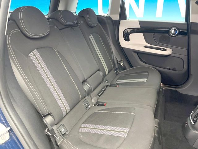 ●後部座席も気になるようなキズ・汚れやへたり等、大きなダメージはなく、良好な状態です。