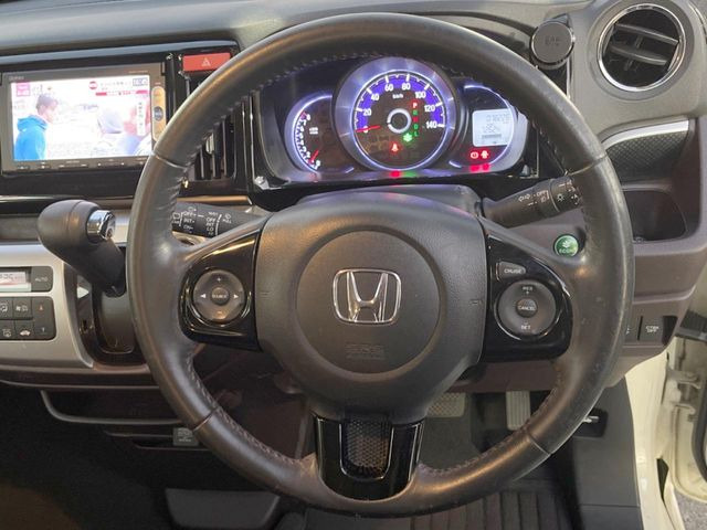 �y�����v�����X�e�A�����O�z�㎿�Ȋv���g�p���邱�ƂŁA��ɂ����������݂ƂĂ��^�]���₷���n���h���ł���