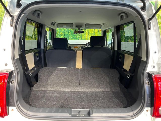 ���i�̂���������ʋ΁A���}���ɏ\���ȉ׎��X�y�[�X���m�ۂ��Ă���܂��B�Z�J���h�V�[�g��|���ƁA�傫�ȉו��̐ύڂ��\�ł���