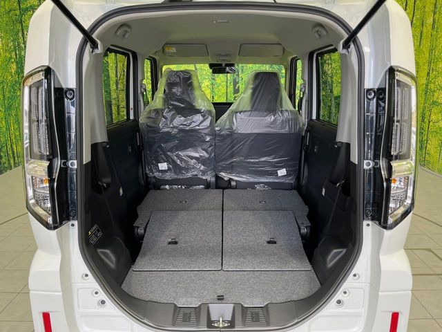 普段のお買い物や通勤、送迎等に十分な荷室スペースを確保しております。セカンドシートを倒すと、大きな荷物の積載も可能です♪