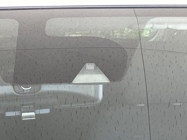 �y�C���e���W�F���g�G�}�[�W�F���V�[�u���[�L�z�t�����g�J�����őO���̎ԗ�����s�҂����m�B�Փ˂������Ȏ��͏Փ˔�Q�y���u���[�L���쓮�A�Փˉ�����T�|�[�g�B�����S�Ƀh���C�u�����y���݂��������܂��B