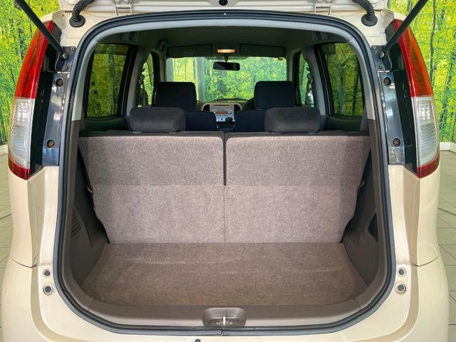 ���i�̂���������ʋ΁A���}���ɏ\���ȉ׎��X�y�[�X���m�ۂ��Ă���܂��B�Z�J���h�V�[�g��|���ƁA�傫�ȉו��̐ύڂ��\�ł���