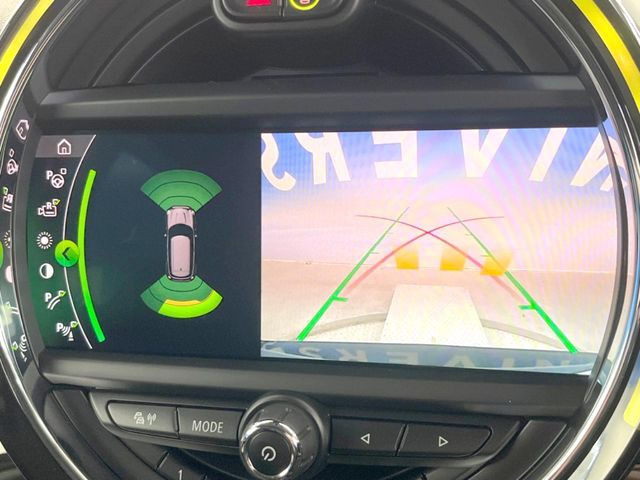 ●ガイドライン付きバックカメラ:不安な駐車もこれで安心!ガイドライン付きなので狭い箇所での駐車もラクラクです!