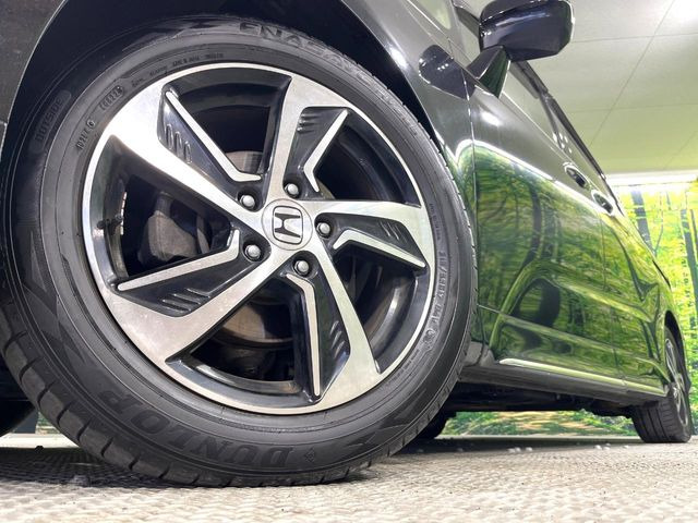 �y����17�C���`�A���~�z�C�[���z�O�ςɃ}�b�`���������A���~�z�C�[���𑕒����Ă���܂��B�e��ЊO�A���~�z�C�[����A�X�^�b�h���X�^�C�����戵�����Ă���܂��B���񂲑��k����������