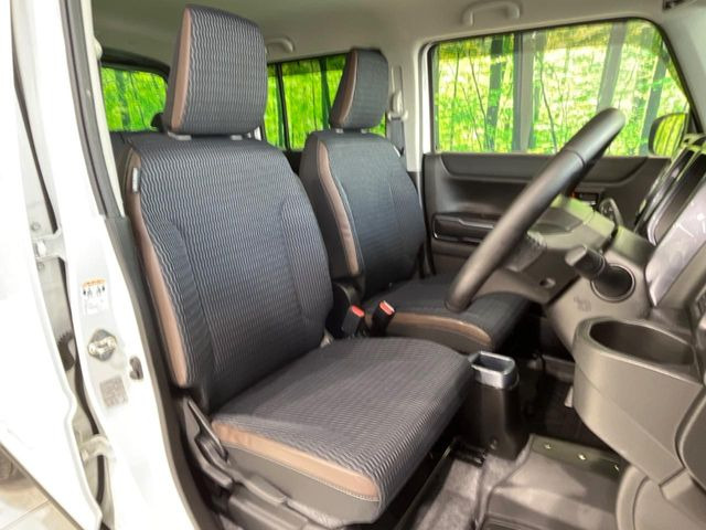 運転席シート廻りは使用感も少なく、良好な状態となっています。丁寧に使われていたことがよくわかりますね。