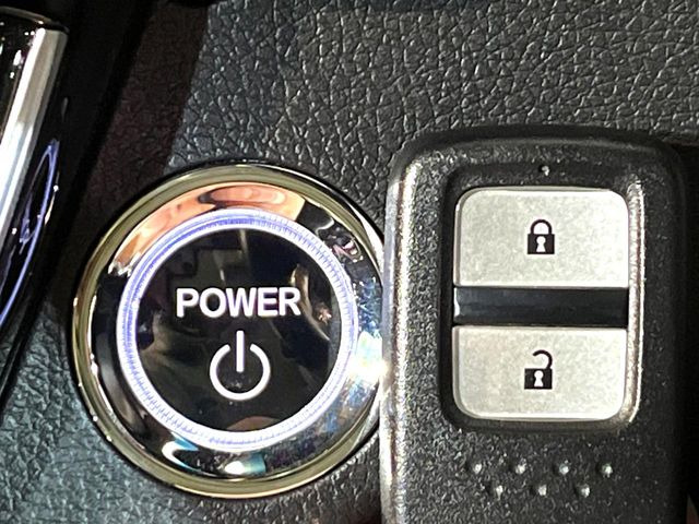 �yHonda�X�}�[�g�L�[�z�J�o����|�P�b�g�ɓ��ꂽ�܂܂ł��h�A�̎{���E�������\�ȃX�}�[�g�L�[�𑕔��B�G���W���̃I���E�I�t�����J�M�����o���K�v����������Ƃ��Ă��֗��ł���