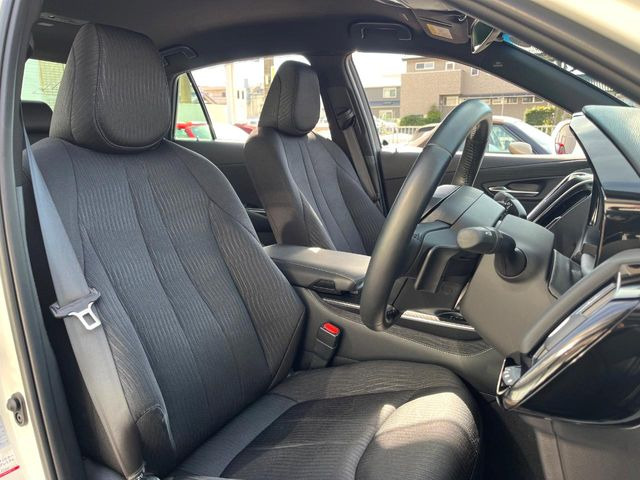 運転席シート廻りは使用感も少なく、良好な状態となっています。丁寧に使われていたことがよくわかりますね。