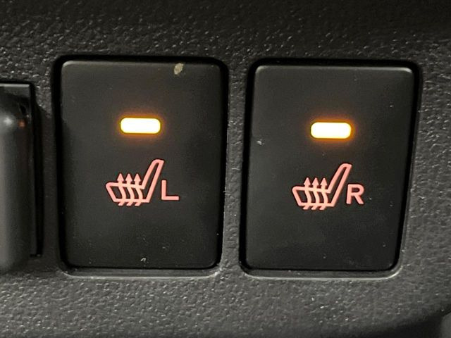 【シートヒーター】寒い日に重宝するシートヒーター!エアコンより早く温まってくれるので寒がりの人も安心ですね♪エアコンの温風は乾燥するから苦手、という方にもをおすすめです。