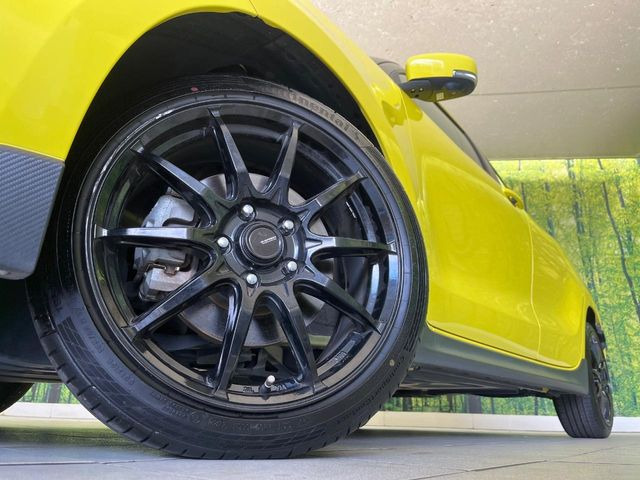 �y�����C���`�A���~�z�C�[���z�O�ςɃ}�b�`�����A���~�z�C�[���𑕒����Ă���܂��B�e��A���~�z�C�[����A�X�^�b�h���X�^�C�����戵�����Ă���܂��B���񂲑��k����������