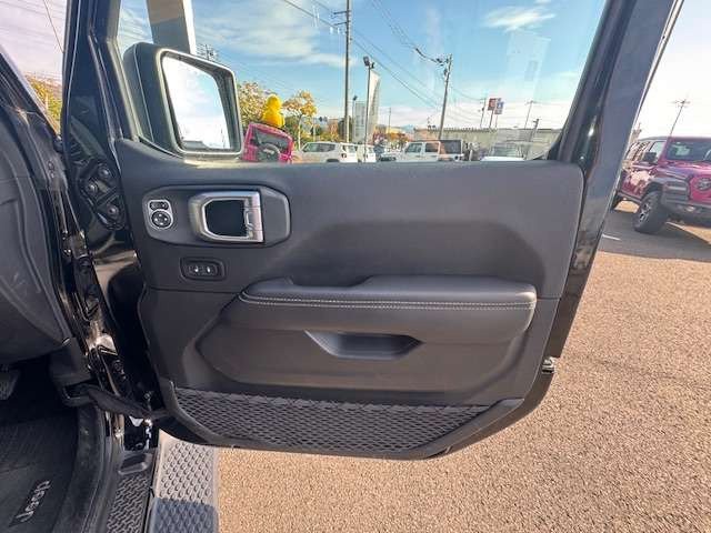 ラングラーアンリミテッド サハラ 4WD