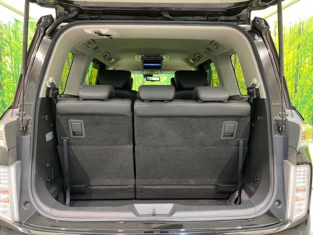 ���i�̂���������ʋ΁A���}���ɏ\���ȉ׎��X�y�[�X���m�ۂ��Ă���܂��B�T�[�h�V�[�g��|���ƁA�傫�ȉו��̐ύڂ��\�ł���