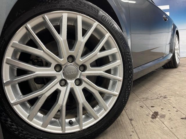 ●LEDハイビームが多数独立で存在し、ハイビーム時に対向車や前方を走る車の部分をロービームに切り替えが可能!!シーケンシャルウインカーも装備!!