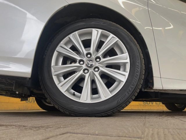 【純正18インチアルミホイール】外観にマッチした純正アルミホイールを装着しております。各種社外アルミホイールや、スタッドレスタイヤも取扱いしております。是非ご相談ください♪