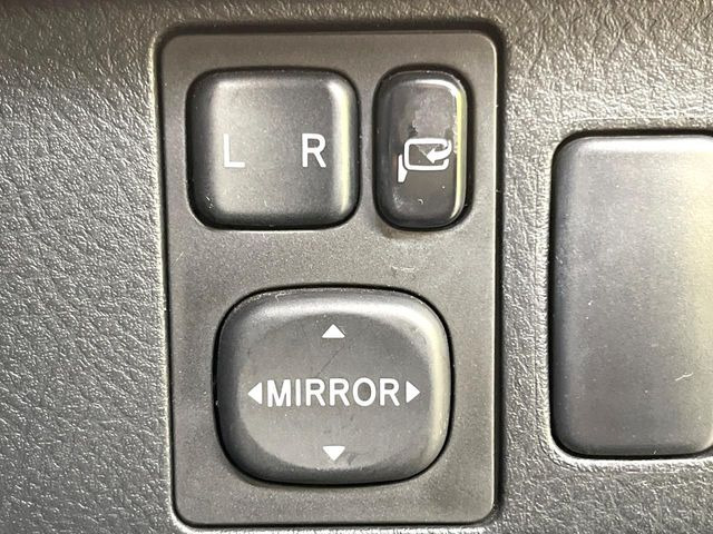 �y�d���i�[�~���[�z�T�C�h�~���[�͓d���i�[���ƂȂ��Ă���A�������ԏ�ł��L�Y�������X�N��}�����܂��B