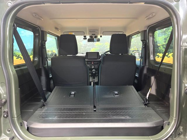 ���i�̂���������ʋ΁A���}���ɏ\���ȉ׎��X�y�[�X���m�ۂ��Ă���܂��B�Z�J���h�V�[�g��|���ƁA�傫�ȉו��̐ύڂ��\�ł���