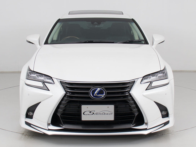 禁煙車です!室内は嫌なニオイも無く、すごく綺麗な状態です!禁煙車・・特にセダンタイプのお車では少ないですよね!!タバコのニオイが苦手なお客様必見です!快適にご乗車頂けます!!