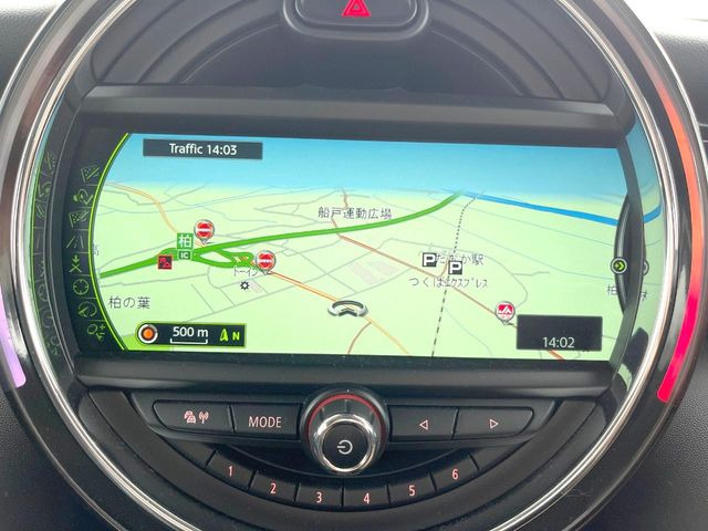 ��MINI�����i�r:��̊��̂���i�r�́A����������ԓ������o���Ă���܂��BBluetooth�Đ��ȂǃI�[�f�B�I�@�\���[�����Ă���܂��̂ŁA�^�]�����y���߂܂���