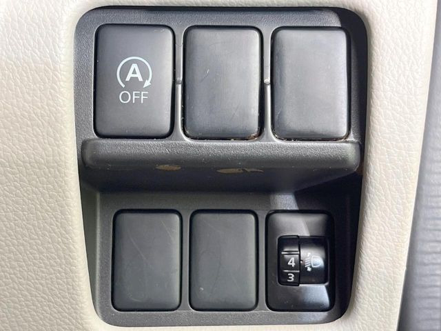 �y�A�C�h�����O�X�g�b�v�z�ԐM����a�؂Œ�Ԃ����ۂɃG���W�����~���A���ʂȔR���̏����}���܂��B�R��������ی�ɂȂ���@�\��G���W���̓u���[�L�𗣂��΍Ďn�����܂��B