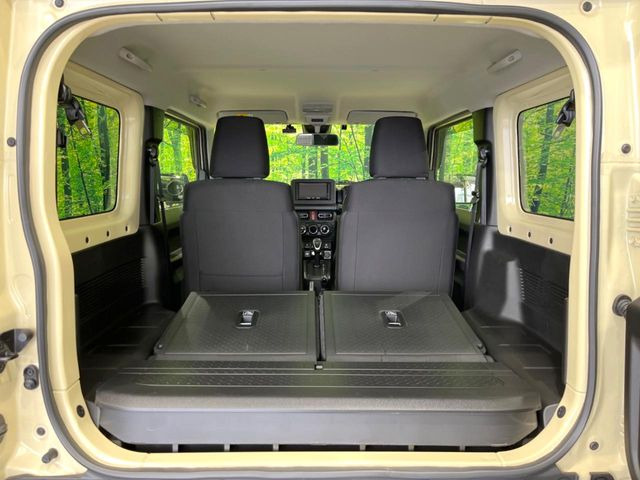 ���i�̂���������ʋ΁A���}���ɏ\���ȉ׎��X�y�[�X���m�ۂ��Ă���܂��B�Z�J���h�V�[�g��|���ƁA�傫�ȉו��̐ύڂ��\�ł���