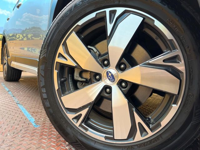 �y����18�C���`�A���~�z�C�[���z�O�ςɃ}�b�`���������A���~�z�C�[���𑕒����Ă���܂��B�e��ЊO�A���~�z�C�[����A�X�^�b�h���X�^�C�����戵�����Ă���܂��B���񂲑��k����������