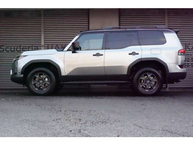 �O��p�[�L���O�Z���T�[�E�t�����g�E�T�C�h�E���A�E�o�b�N�J�����E360&deg;�J�����B