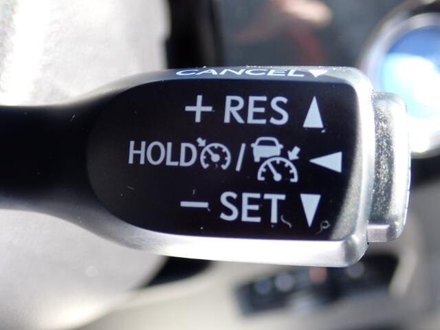 �y�N���[�Y�R���g���[���z�������H�ł̒��������s���y�Ɂ�A�N�Z���y�_���𓥂܂��Ɏԑ������ɕۂ��Ƃ��\�ł��B�O���̎ԗ������m���ĎԊԂ�ۂ悤�ɑ��x���߂��Ă���܂�!!