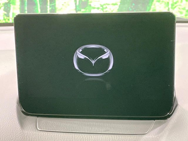 �y8�C���`�}�c�_�R�l�N�g�z�ԓ��̕��͋C�Ƀ}�b�`������^�̃f�B�X�v���C�B�X�}�z�ڑ��ł̃i�r�g�p��Bluetooth�Đ����A�l�X�ȋ@�\���y���߂܂��B�����I�ȃ_�C�������삪�\�ŁA�g��������ǍD�ł��B