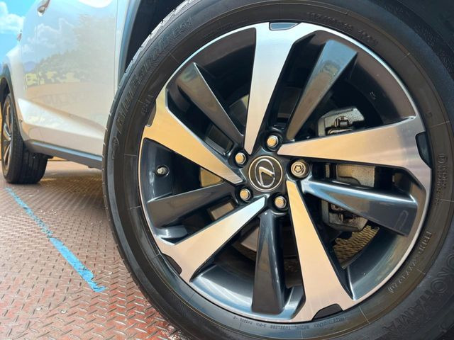 �y����18�C���`�A���~�z�C�[���z�O�ςɃ}�b�`���������A���~�z�C�[���𑕒����Ă���܂��B�e��ЊO�A���~�z�C�[����A�X�^�b�h���X�^�C�����戵�����Ă���܂��B���񂲑��k����������