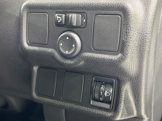 �y�d���i�[�~���[�z�T�C�h�~���[�͓d���i�[���ƂȂ��Ă���A�������ԏ�ł��L�Y�������X�N��}�����܂��B