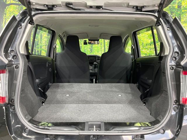 ���i�̂���������ʋ΁A���}���ɏ\���ȉ׎��X�y�[�X���m�ۂ��Ă���܂��B�Z�J���h�V�[�g��|���ƁA�傫�ȉו��̐ύڂ��\�ł���