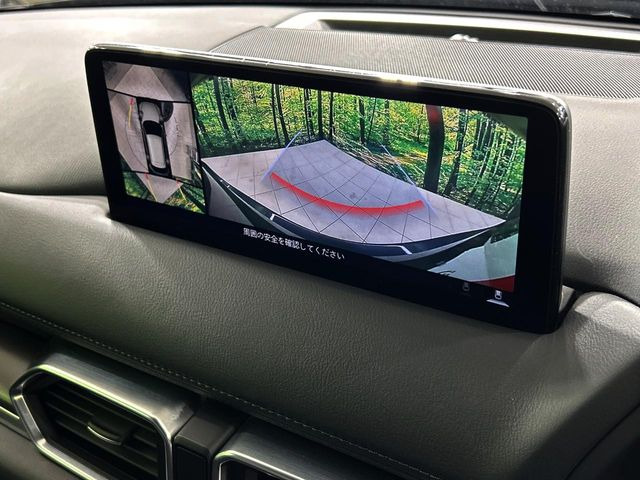 【360°ビューモニター】専用のカメラにより、上から見下ろしたような視点で360度クルマの周囲を確認することができます☆死角部分も確認しやすく、狭い場所での切り返しや駐車もスムーズに行えます。