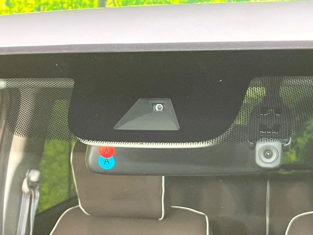 �y�z���_�Z���V���O�z���s���ɑO���̎ԗ�����F�����A�Փ˂������Ȏ��͌x��ƃu���[�L�ŏՓˉ���Ɣ�Q�y�����A�V�X�g�B�����S�Ƀh���C�u�����y���݂��������܂��B