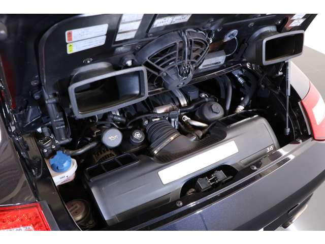 3.6L �����Ό�6�C��DOHC�A345ps/39.8kgm�A�S��&times;�S��&times;�S��mm 4435&times;1810&times;1310mm�A�ԗ��d�� 1550kg