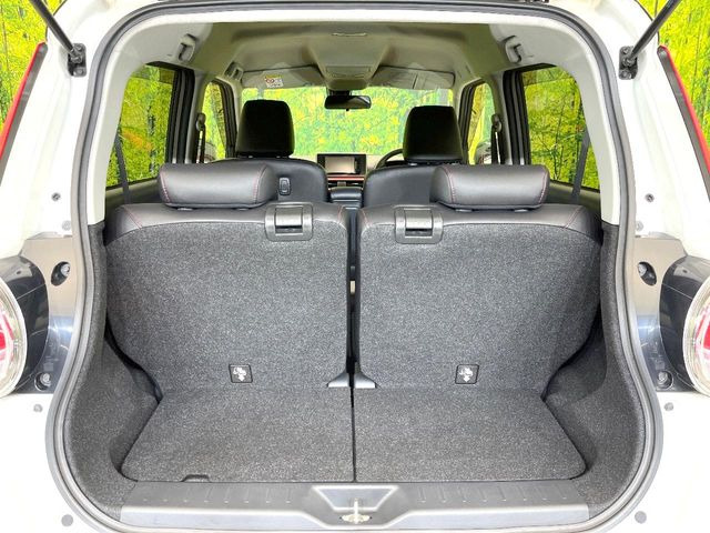 ���i�̂���������ʋ΁A���}���ɏ\���ȉ׎��X�y�[�X���m�ۂ��Ă���܂��B�Z�J���h�V�[�g��|���ƁA�傫�ȉו��̐ύڂ��\�ł���