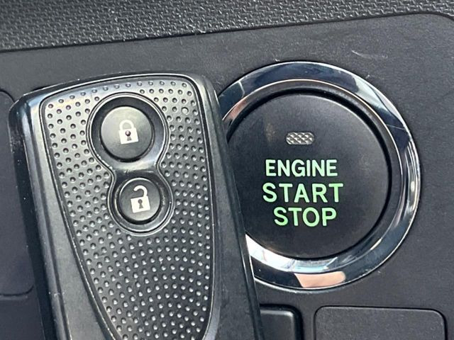 �y�L�[�t���[�V�X�e���z�J�o����|�P�b�g�ɓ��ꂽ�܂܂ł��h�A�̎{���E�������\�ȃX�}�[�g�L�[�𑕔��B�G���W���̃I���E�I�t�����J�M�����o���K�v����������Ƃ��Ă��֗��ł���