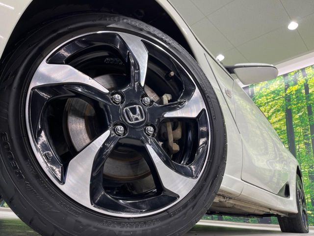 �y����15�C���`�A���~�z�C�[���z�O�ςɃ}�b�`���������A���~�z�C�[���𑕒����Ă���܂��B�e��ЊO�A���~�z�C�[����A�X�^�b�h���X�^�C�����戵�����Ă���܂��B���񂲑��k����������