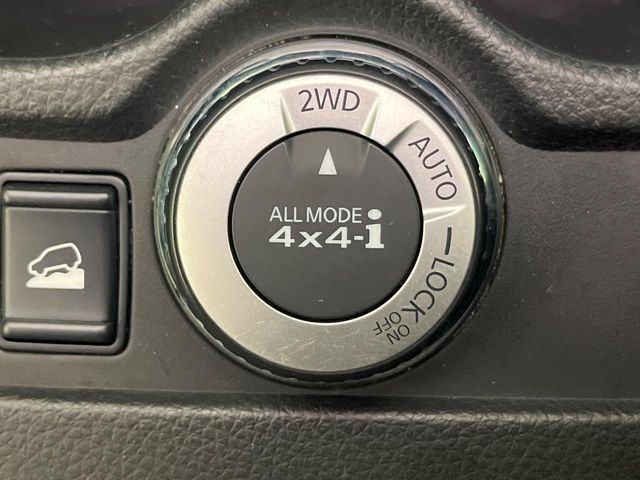 �y�I�[�����[�h4&times;4�z2WD/4WD���[�h����y�ɐ؂�ւ��\�B�R��d����2WD�A�X�^�b�N���ɖ𗧂�LOCK�AAUTO���[�h�ł�4WD�̔z���������Œ������A�H�ʏ󋵂��킸���肵��������T�|�[�g�B