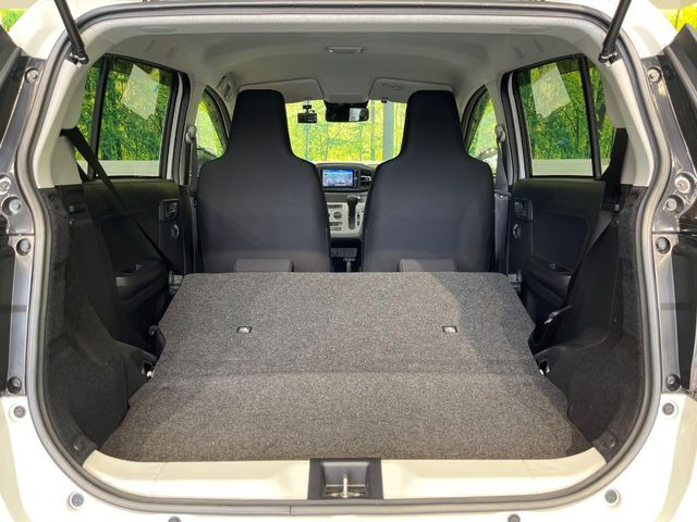 ���i�̂���������ʋ΁A���}���ɏ\���ȉ׎��X�y�[�X���m�ۂ��Ă���܂��B�Z�J���h�V�[�g��|���ƁA�傫�ȉו��̐ύڂ��\�ł���