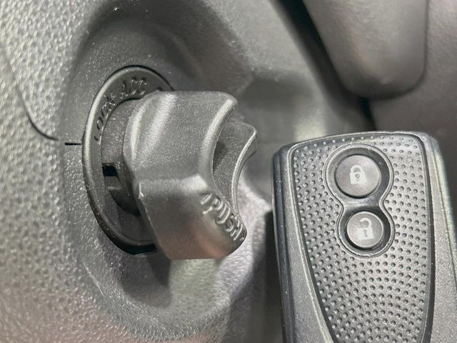 �y�L�[�t���[�V�X�e���z�J�o����|�P�b�g�ɓ��ꂽ�܂܂ł��h�A�̎{���E�������\�ȃX�}�[�g�L�[�𑕔��B�G���W���̃I���E�I�t�����J�M�����o���K�v����������Ƃ��Ă��֗��ł���