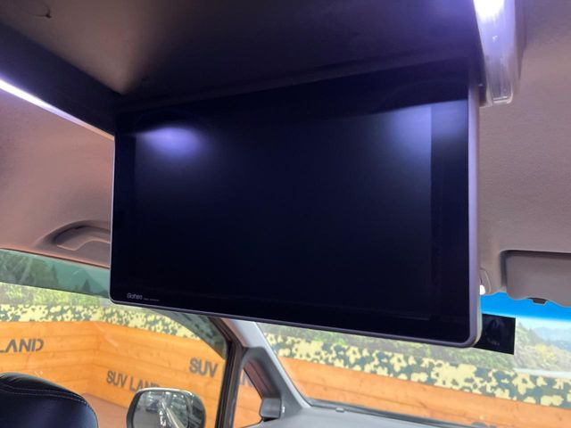 �y�����G���^�[�e�C�������g�V�X�e���z��Ȃɂ�����̕����喞���́A�l�C���[�J�[�I�v�V�����𑕔��B��p�̉����V�X�e���ƁA���ʂ̃��j�^�[�ňړ�����DVD�������y���݂��������܂��B