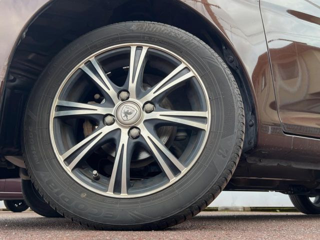 �y14�C���`�A���~�z�C�[���z�O�ςɃ}�b�`�����A���~�z�C�[���𑕒����Ă���܂��B�e��A���~�z�C�[����A�X�^�b�h���X�^�C�����戵�����Ă���܂��B���񂲑��k����������