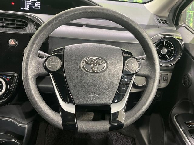 �C���e���A�ɍ��킹���f�U�C���̃X�e�A�����O�́A�^�]�������̂��Ƃ��l���A�^�]���₷���`��A�傫���ł��B�����x�A���ۂɐG���Ă��m���߂��������B